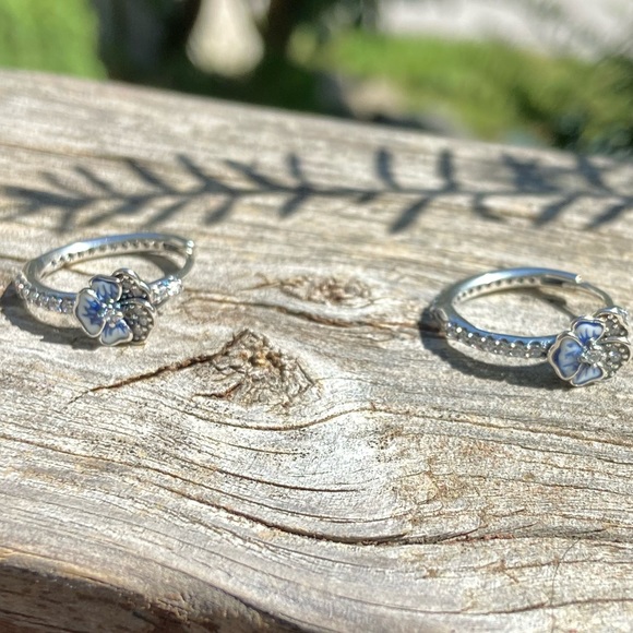 PANDORA BLUE PANSY FLOWER HOOP EARRINGS - Picture 4 of 8